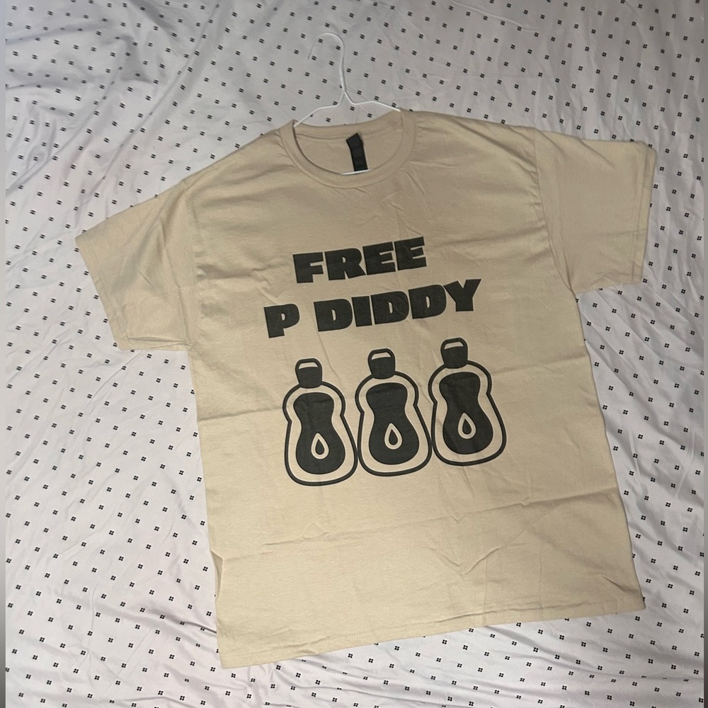 "🔥 **Limited Edition Y2K 'Free P Diddy' CREAM Graphic Tee Pop Culture 🔥